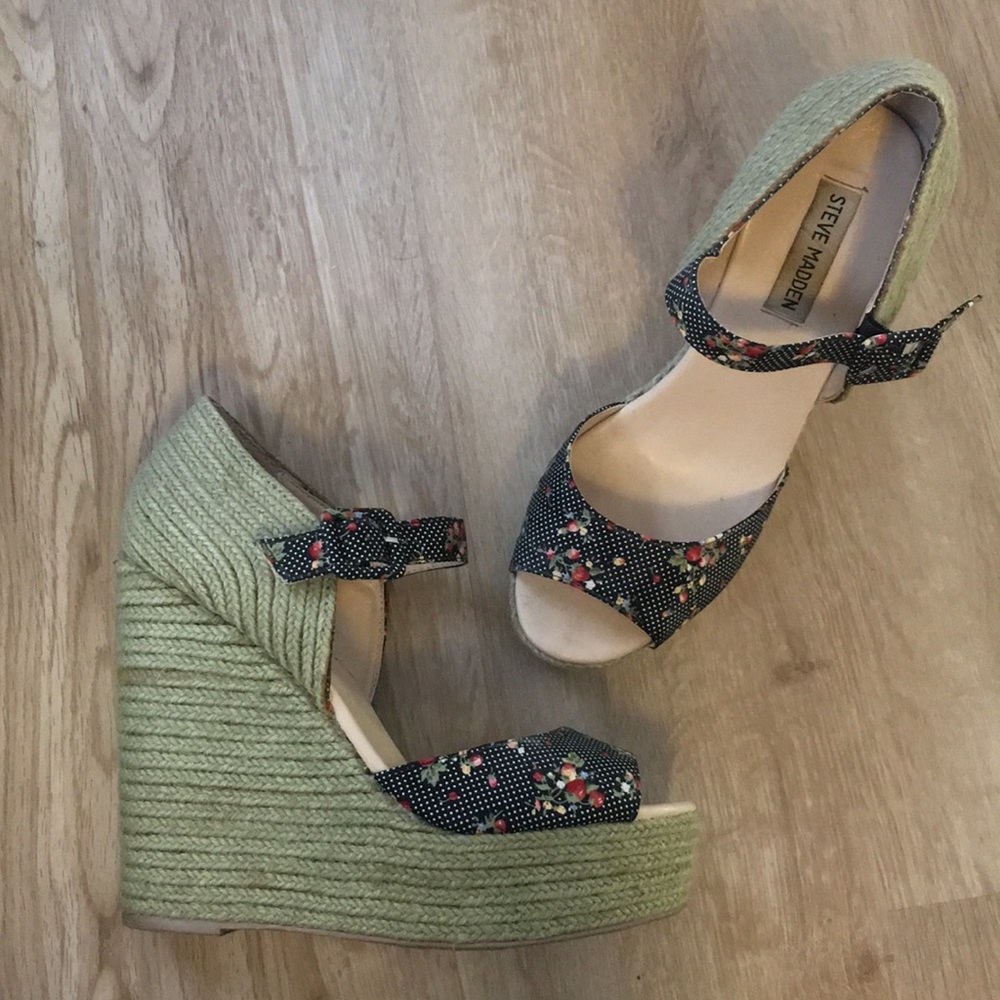 Steve Madden Strawberry Peep-Toe Wedges Sz 8.5
